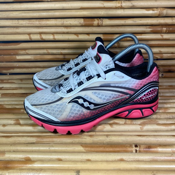 black and pink saucony shoes